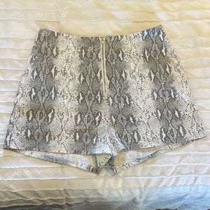 Brand new never worn grey and white snakeskin print shorts. Alter’d state size M
